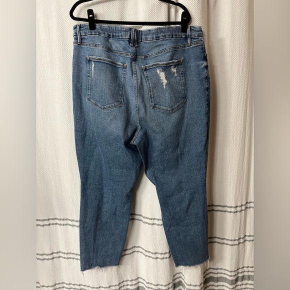 Good American - Good Classic Skinny Jeans - Picture 2 of 3